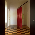GMMK , Foto: Elisabeth Mayr-Keber , Gert M. MAYR-KEBER ZT-GmbH. Wohnung mit roten Säulen 1987
